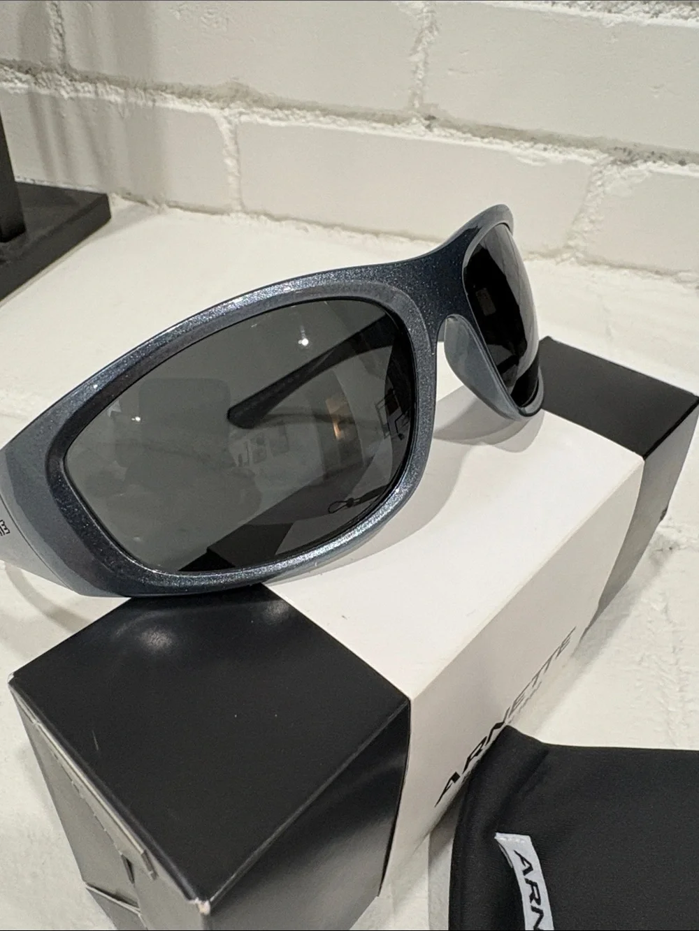 Arnette Ilum AN4331 - Silver w Dark Gray Lens